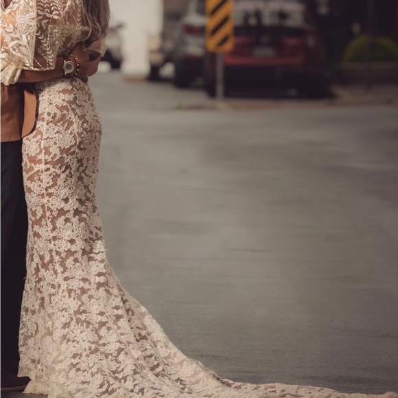 Daughter’s of Simone “Wren” wedding dress. Worn once for photos. Size Medium. - Picture 7 of 9